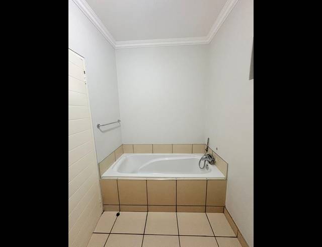 2 BEDROOM PROPERTY TO RENT IN HALFWAY GARDENS